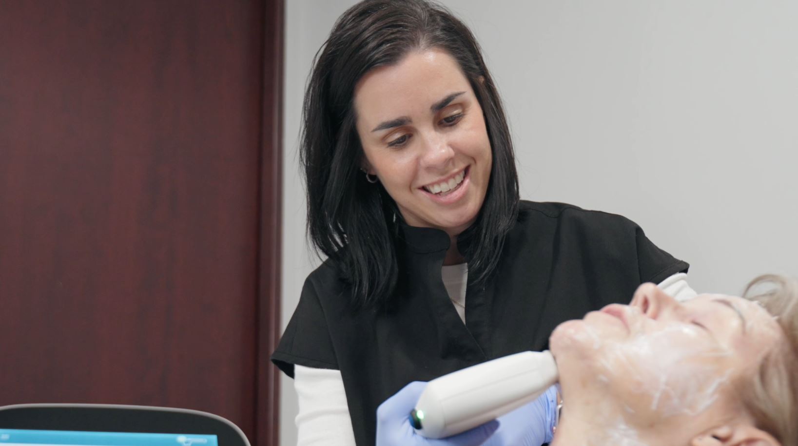 Non-invasive Skin Lifting & Wrinkle Reduction with Sofwave Non-invasive Skin Lifting & Wrinkle Reduction with Sofwave